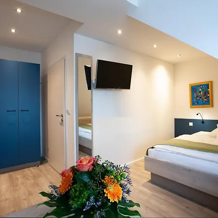 Hotel Caesaro & Pizzeria - 20 Jahre Familienunternehmen