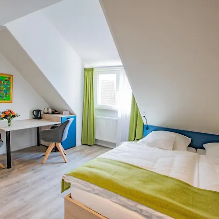 Hotel Caesaro & Pizzeria - 20 Jahre Familienunternehmen *