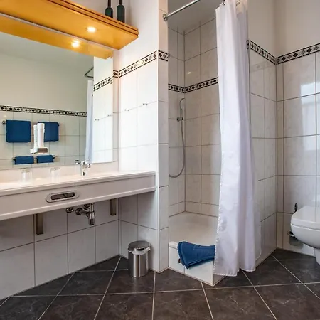 Caesaro & Pizzeria - 20 Jahre Familienunternehmen ホテル *